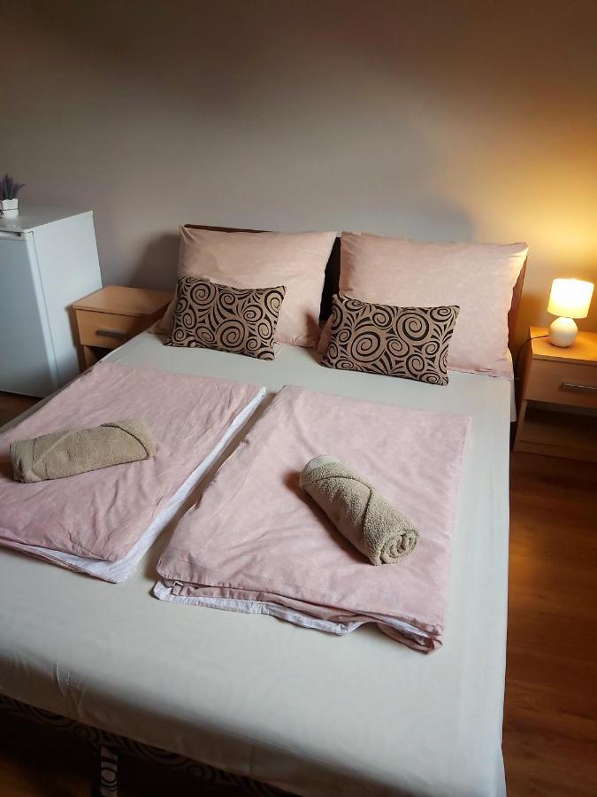Luna Apartman Дьюла Экстерьер фото